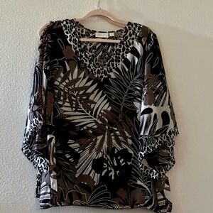 Belle by Kim Gravel 2 piece Leaf-Print V-Neck Tunic